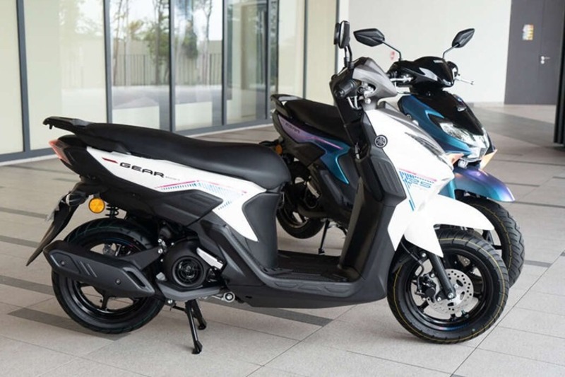 Sàn để chân phẳng là một điểm cộng lớn của Yamaha Ego Gear Pro Hybrid 2026